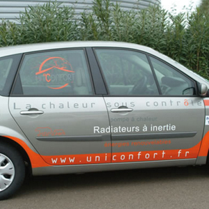 Lettres adhésives pour véhicules